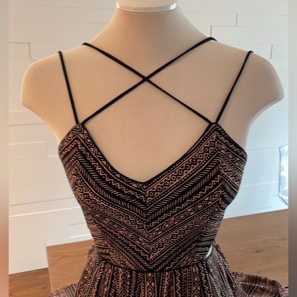 S Dex Flowing Long Backless Dress Black and Tan - Picture 2 of 7